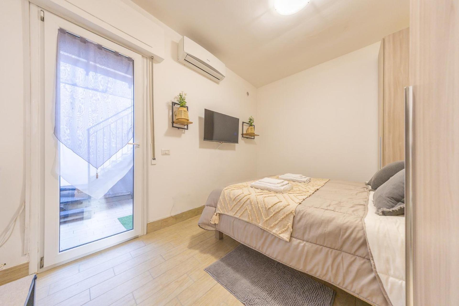 Bilocale Indipendente Con Terrazzo Esclusivo A Due Passi Dalla Metro Di Apartamento Roma