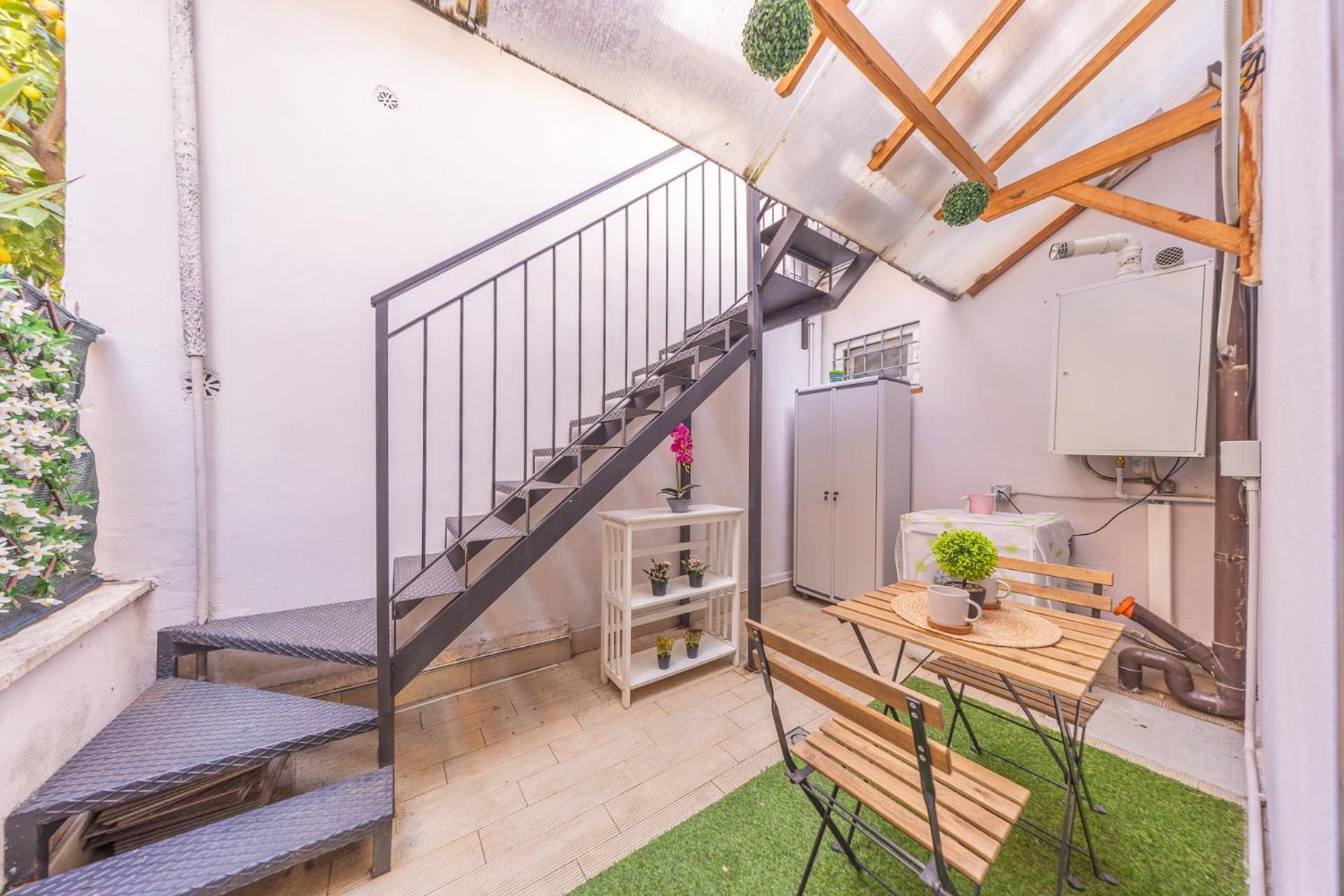 Bilocale Indipendente Con Terrazzo Esclusivo A Due Passi Dalla Metro Di Apartamento