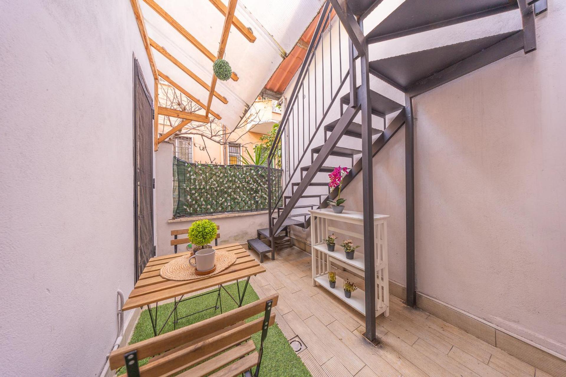 Bilocale Indipendente Con Terrazzo Esclusivo A Due Passi Dalla Metro Di Apartamento